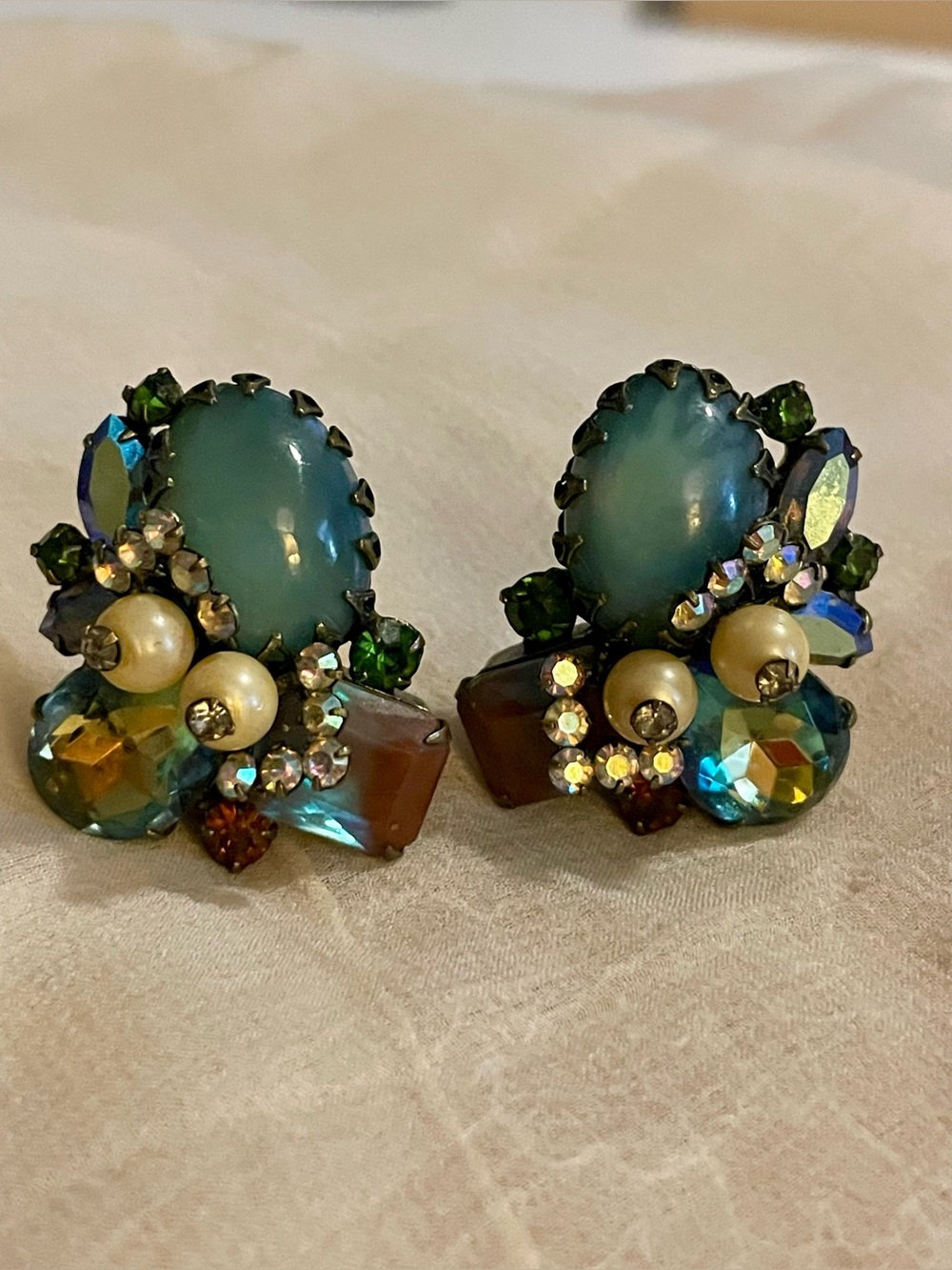 RARE Vintage 1950s Signed Hobé Saphiret Glass Cluster Clip-On Earrings